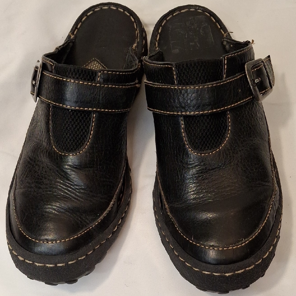 Born Women's Black Leather Mules with Buckle. Very Good Condition.Size 9.